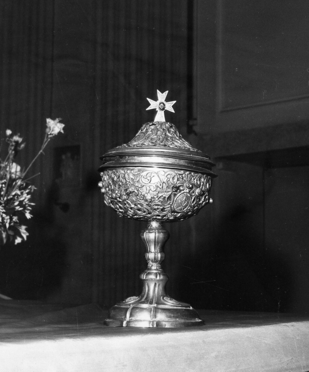 pisside - bottega napoletana (prima metà sec. XX)