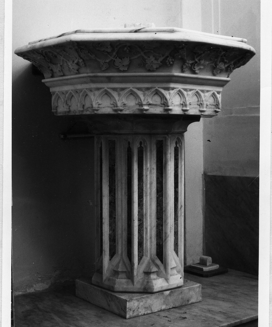 fonte battesimale - bottega napoletana (seconda metà sec. XIX)