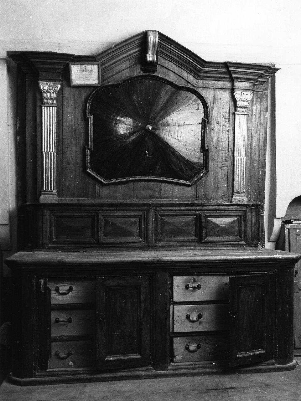 armadio da sacrestia - bottega napoletana (seconda metà sec. XVIII)