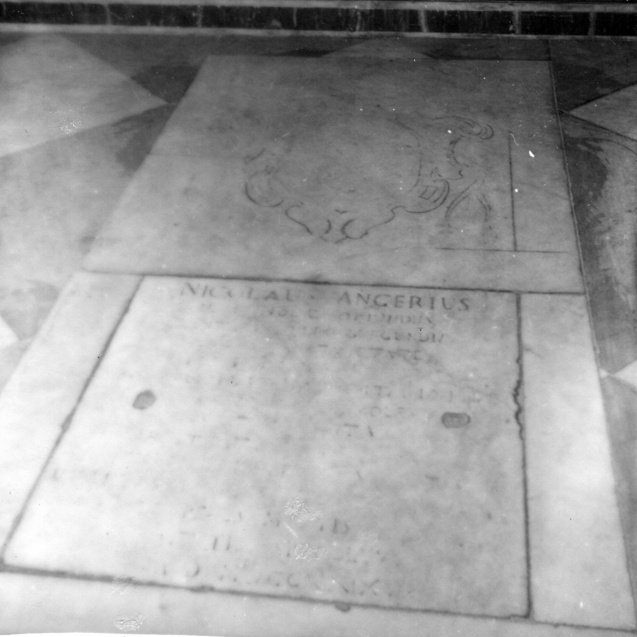 lapide tombale - bottega napoletana (sec. XVIII)