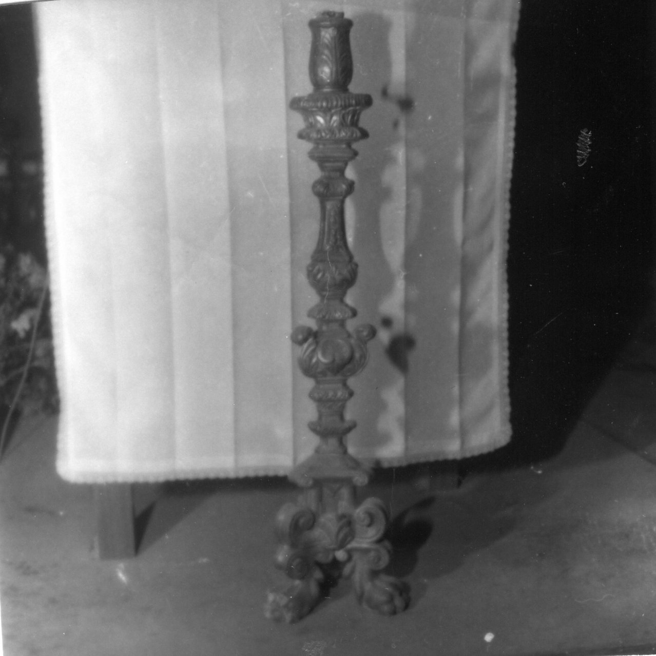 candeliere d'altare, serie - bottega napoletana (metà sec. XIX)