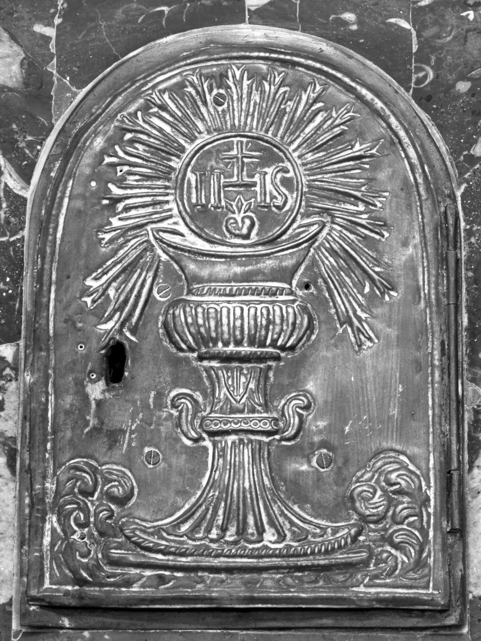 calice eucaristico (sportello di tabernacolo, elemento d'insieme) - bottega napoletana (metà sec. XIX)