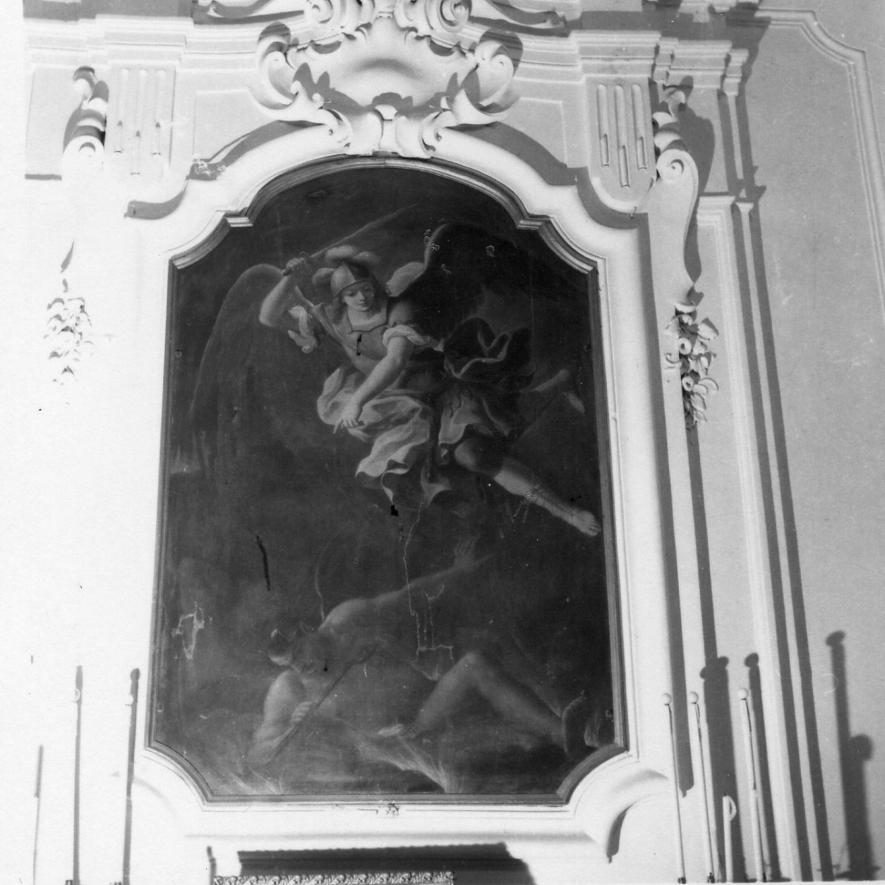 San Michele Arcangelo combatte Satana (dipinto) di Sarnelli Antonio (terzo quarto sec. XVIII)