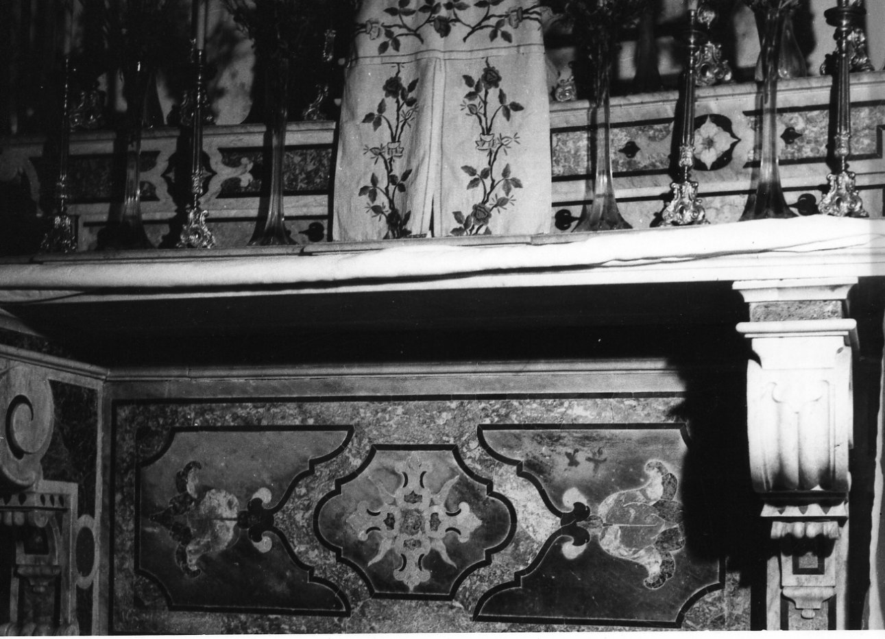 altare maggiore - bottega napoletana (prima metà sec. XVIII)