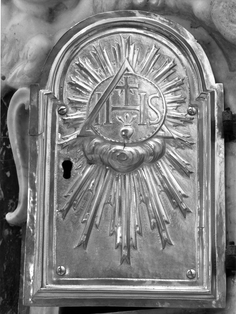 monogramma cristologico (sportello di tabernacolo, elemento d'insieme) - bottega napoletana (metà sec. XVIII)
