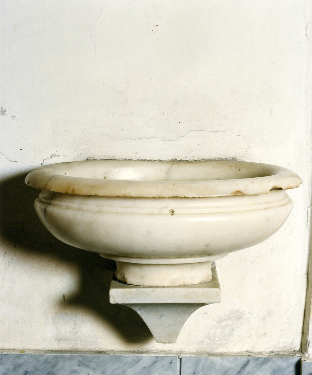 acquasantiera da parete - bottega campana (fine sec. XIX)