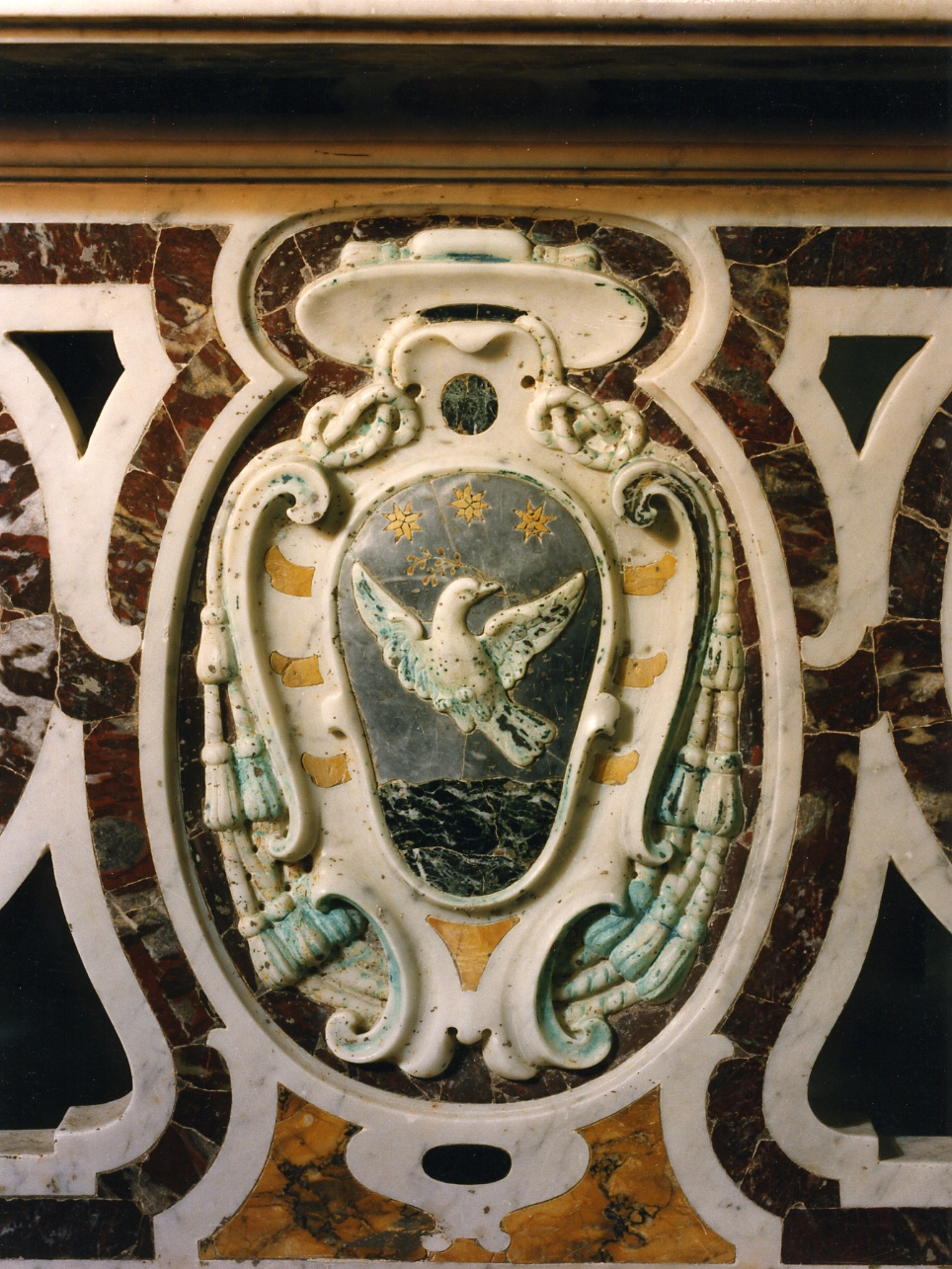 stemma del vescovile di Paolo Pace (rilievo, serie) - bottega napoletana (ultimo quarto sec. XVIII)