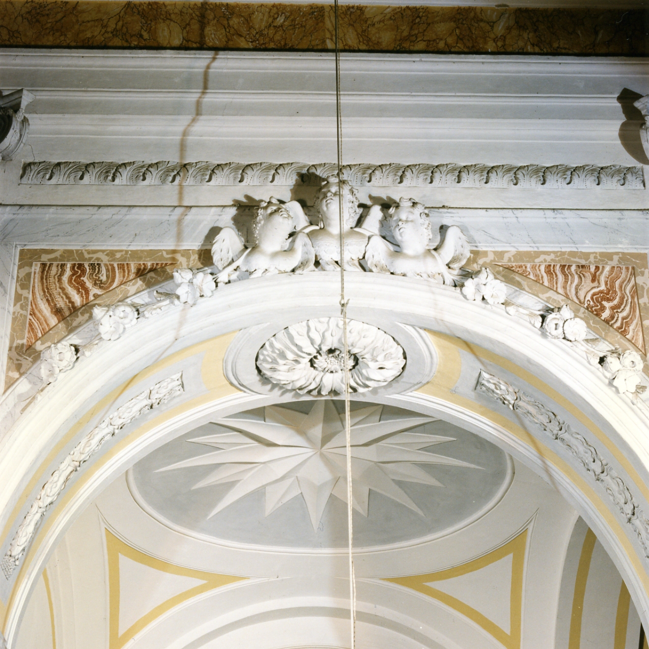 decorazione plastico-architettonica, complesso decorativo - bottega napoletana (primo quarto sec. XIX)