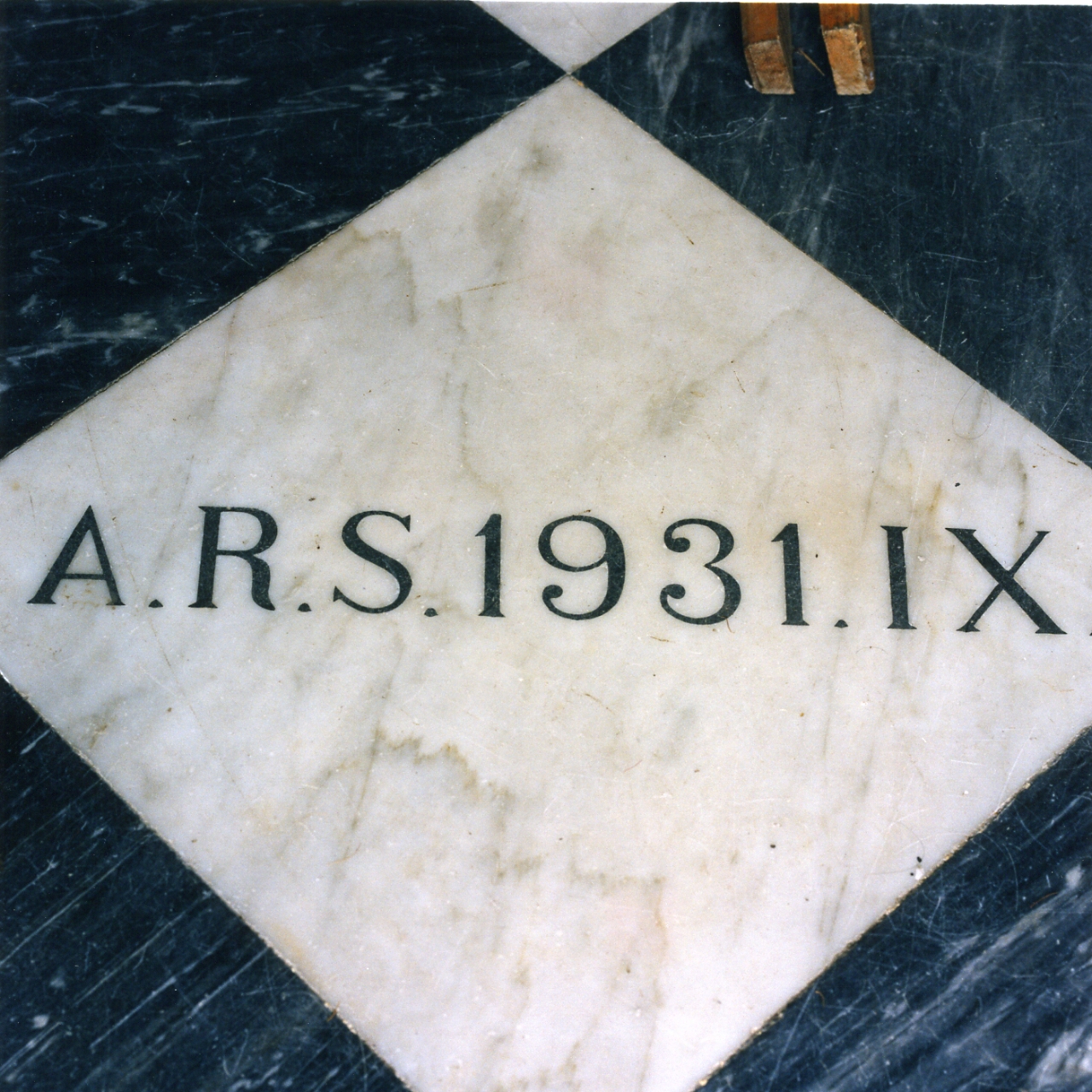 lastra tombale - bottega campana (sec. XX)