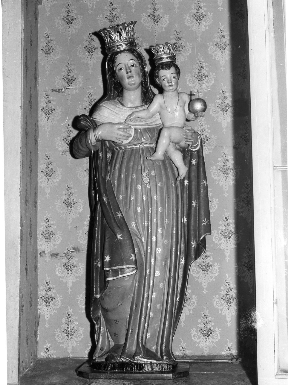 Madonna con Bambino (statua) - bottega napoletana (metà sec. XVII)