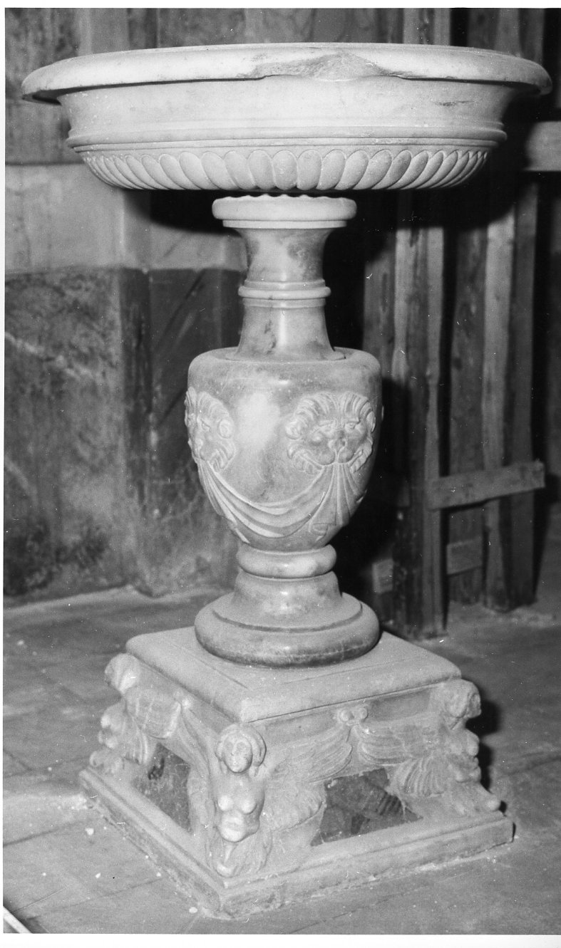 acquasantiera - bottega napoletana (sec. XVI)