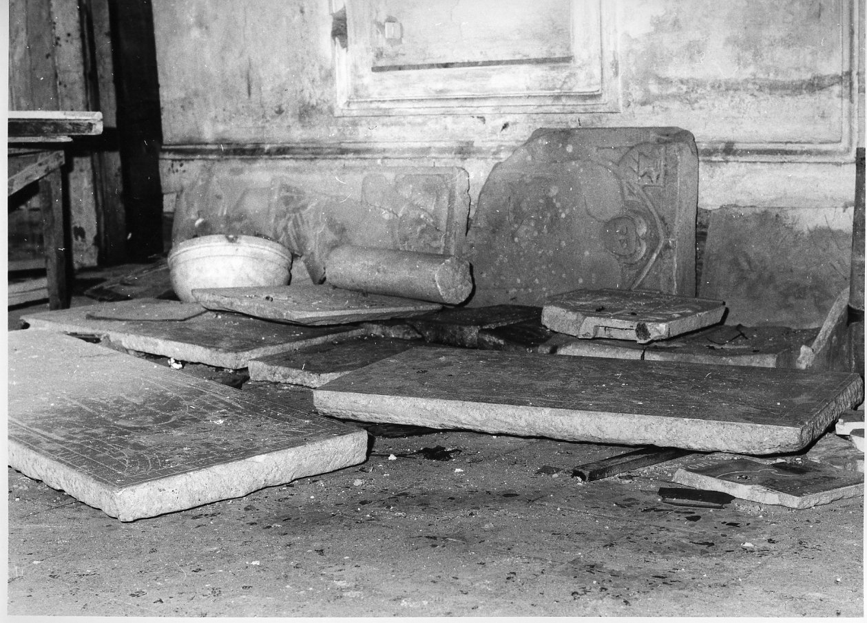 acquasantiera, frammento - bottega napoletana (sec. XIII)