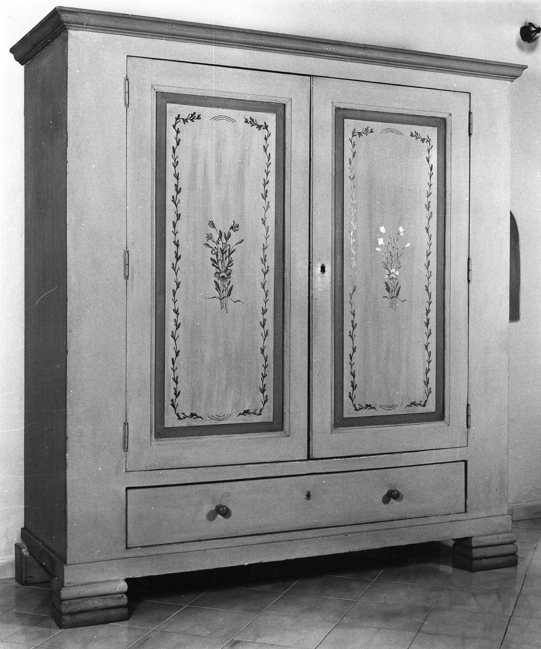 armadio - bottega napoletana (fine/inizio secc. XIX/ XX)