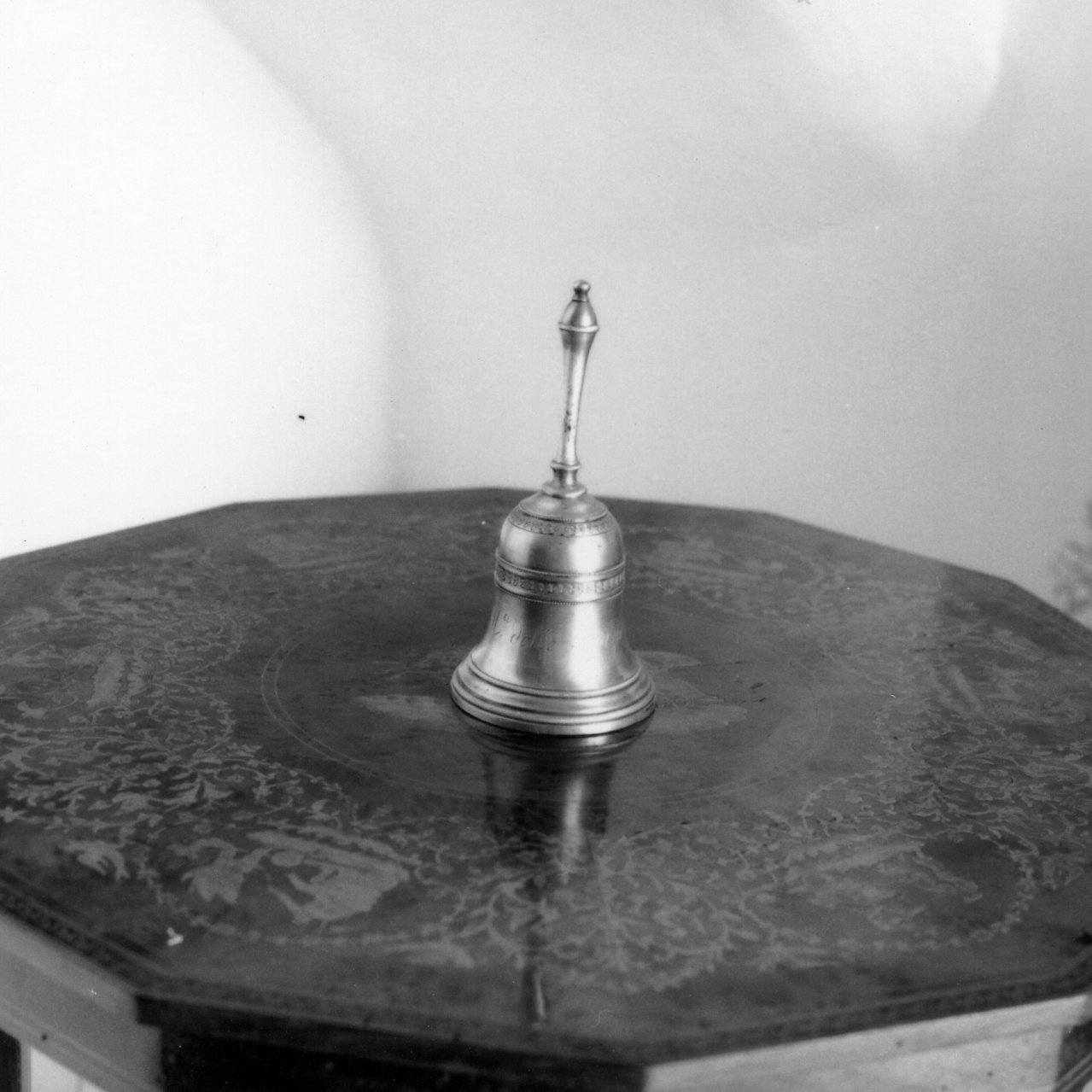 campanello d'altare - bottega napoletana (metà sec. XVIII)