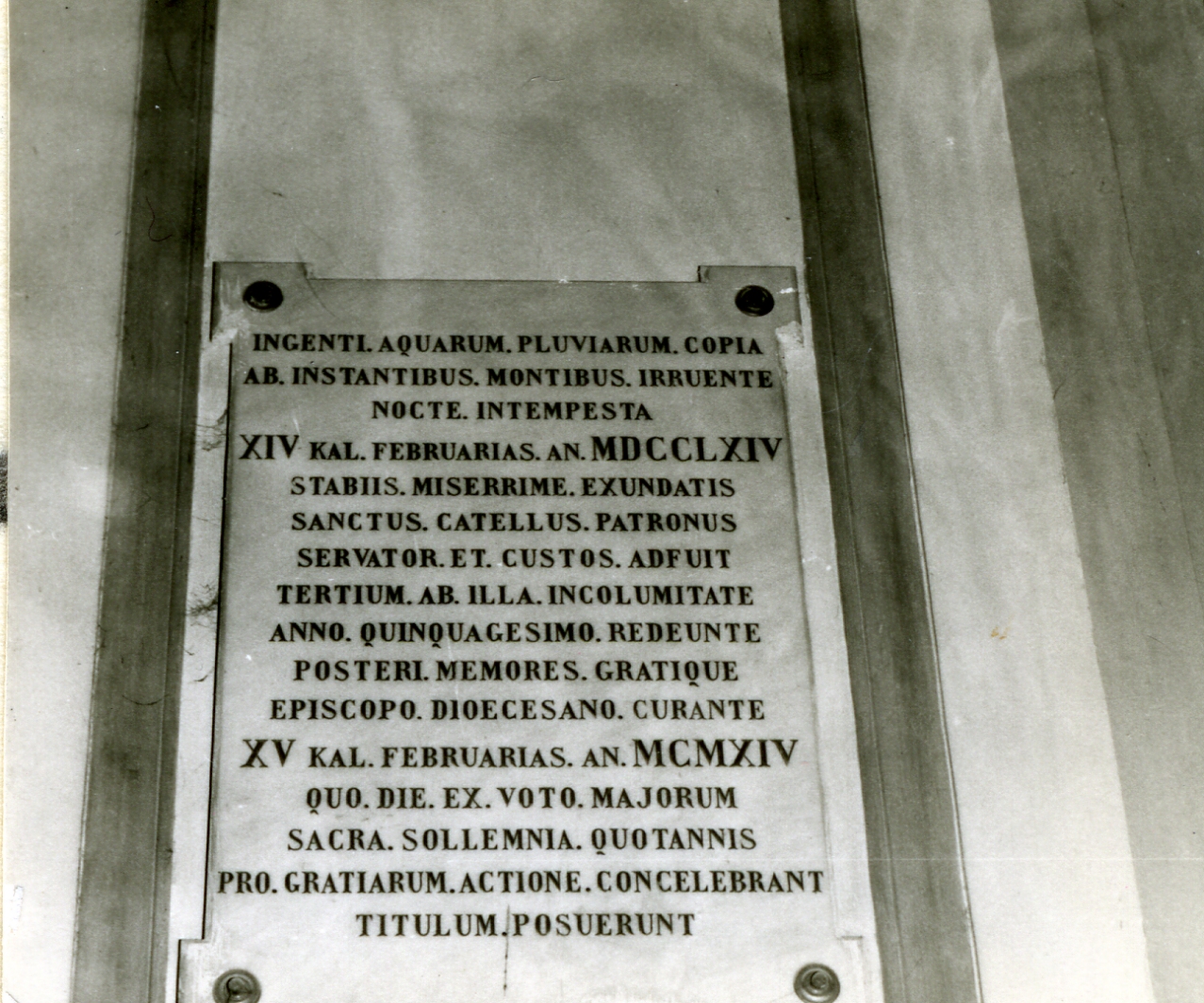 lapide commemorativa - bottega napoletana (sec. XX)