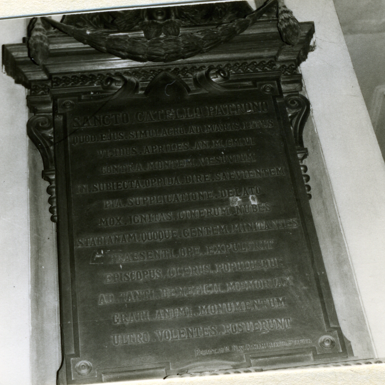 lapide commemorativa - bottega napoletana (sec. XX)