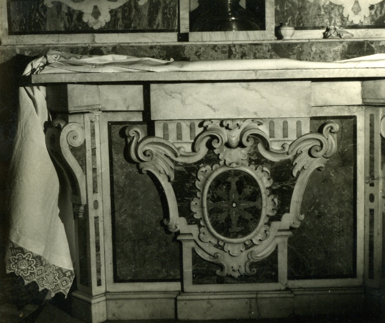 altare - bottega napoletana (prima metà sec. XVIII)