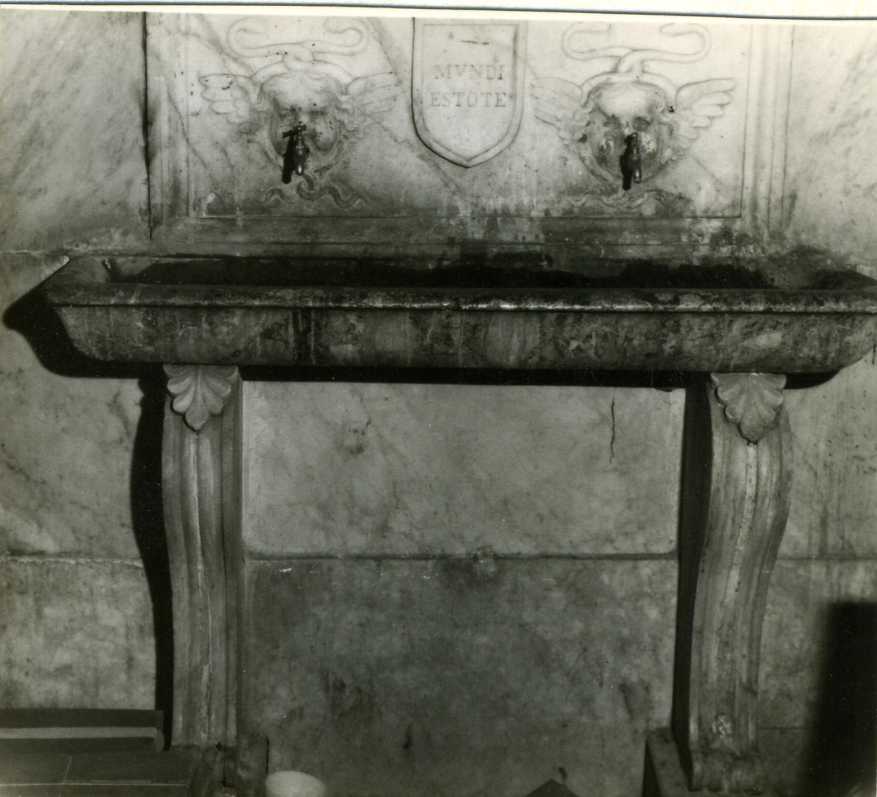 lavabo da sacrestia - bottega napoletana (sec. XVI)