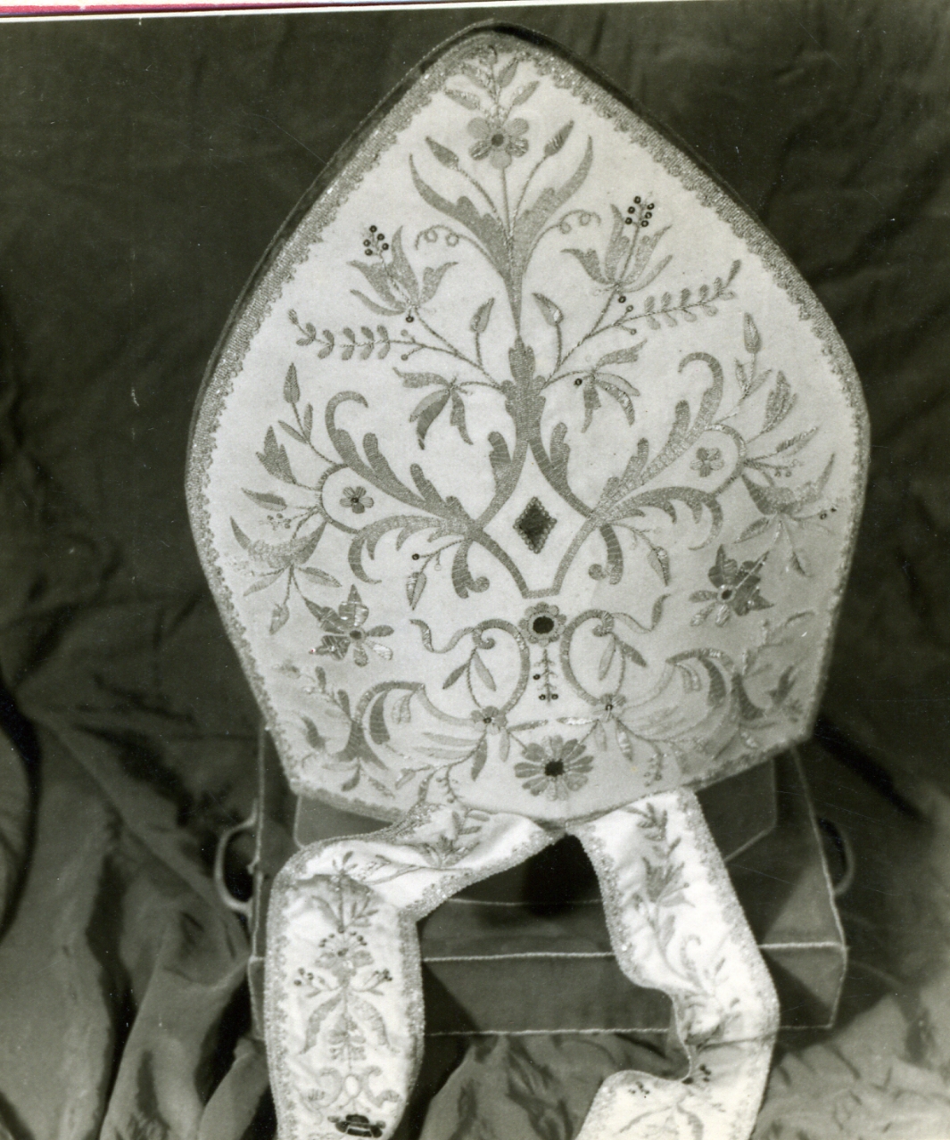 mitria - manifattura napoletana (sec. XIX)