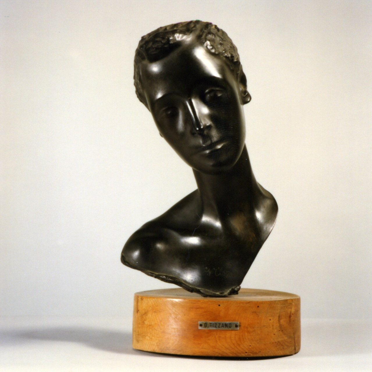 testa di fanciulla (scultura) di Tizzano Giovanni (primo quarto sec. XX)