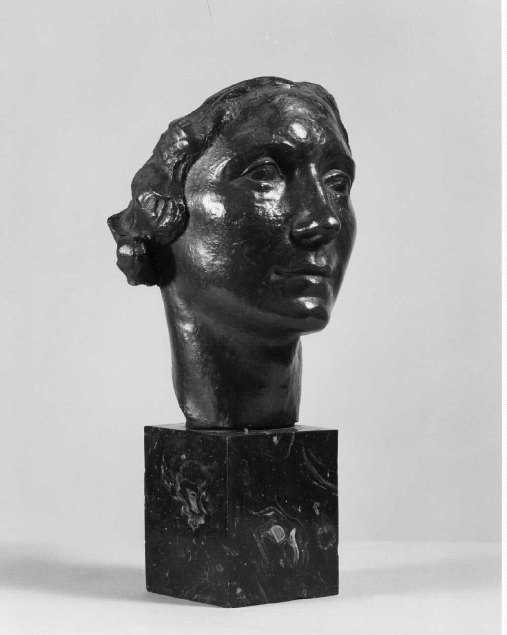 testa di fanciulla (scultura) di Tizzano Giovanni (secondo quarto sec. XX)