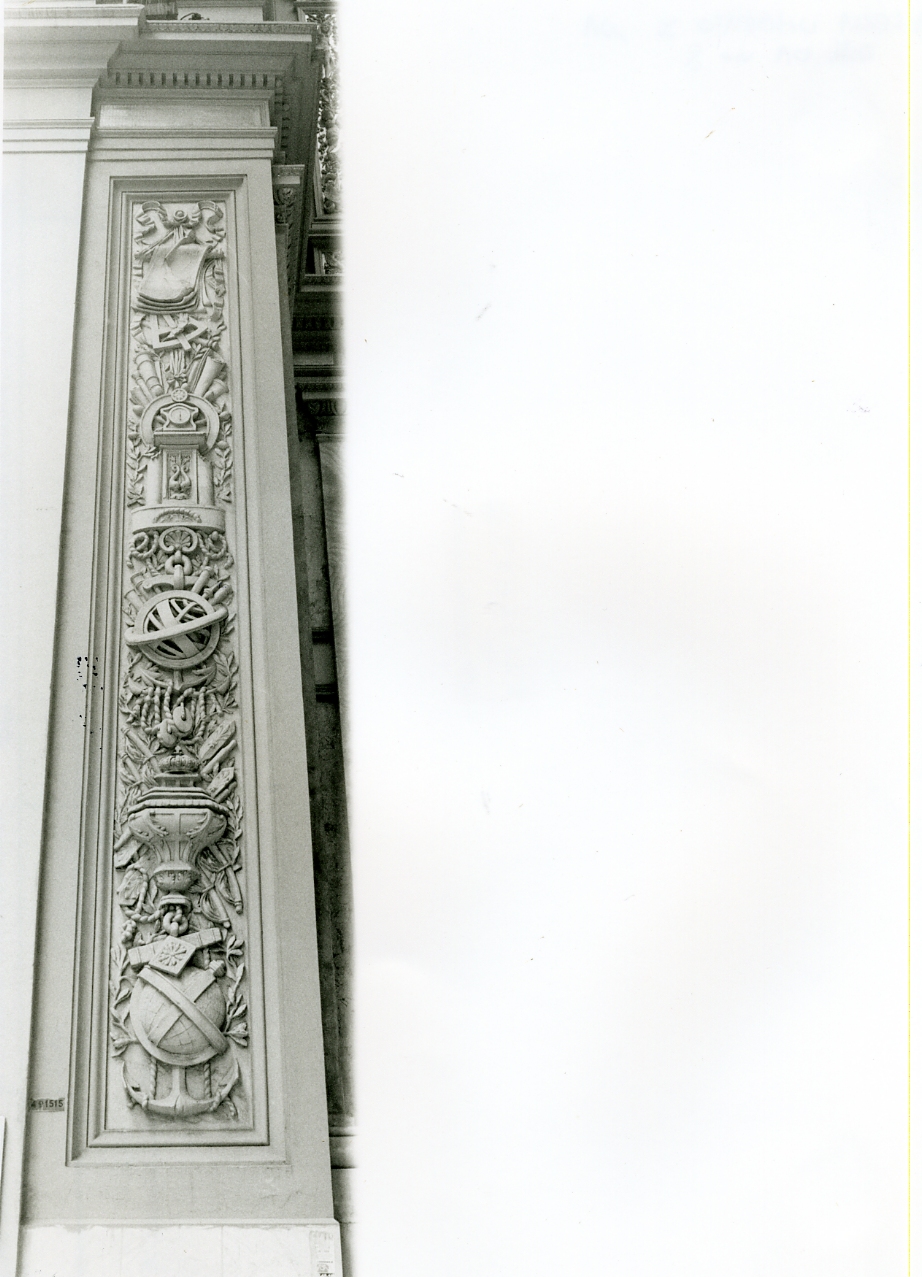 motivi decorativi con strumenti nautici e carte geografiche (rilievo) - bottega napoletana (seconda metà sec. XIX)