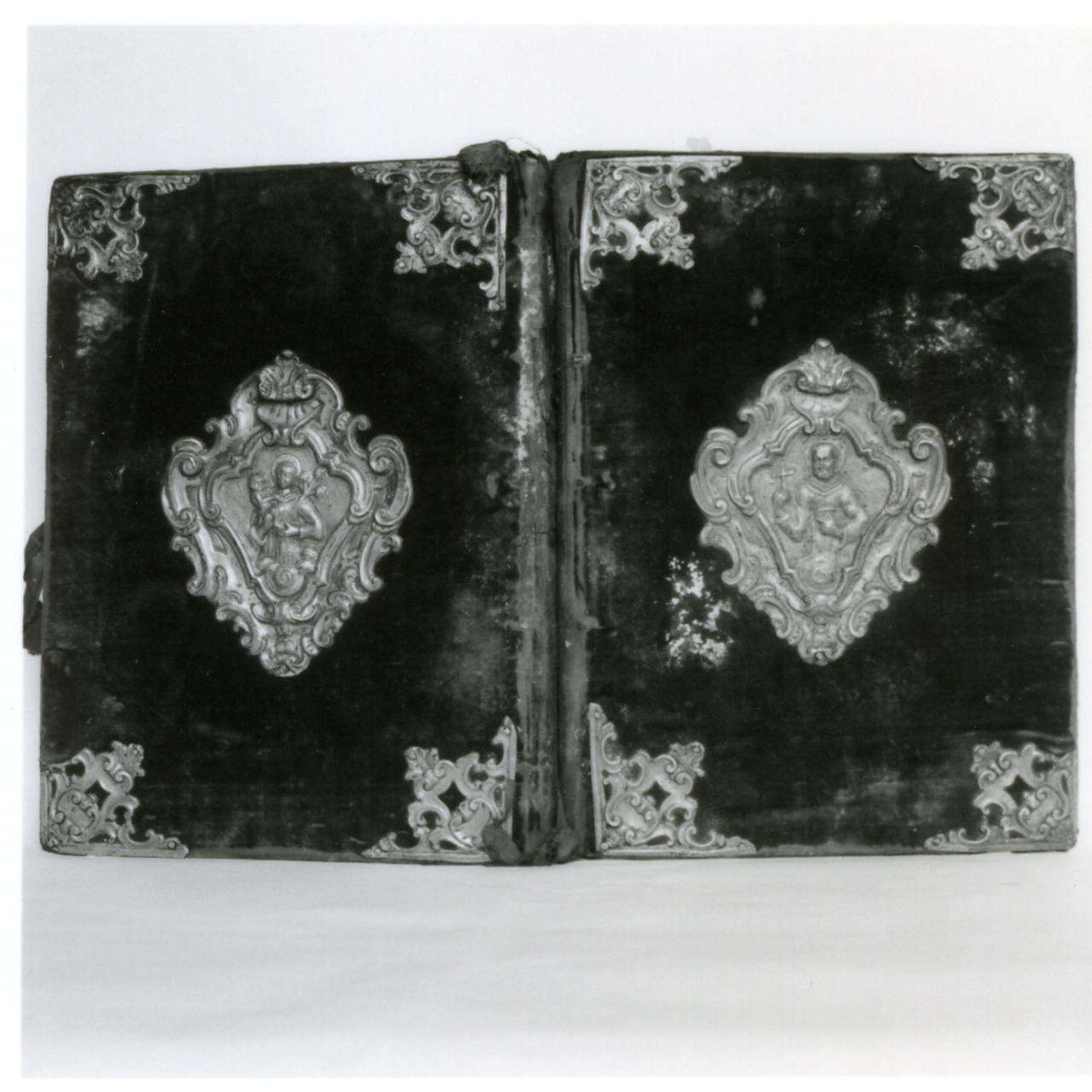 coperta di libro liturgico - bottega napoletana (metà sec. XVIII)