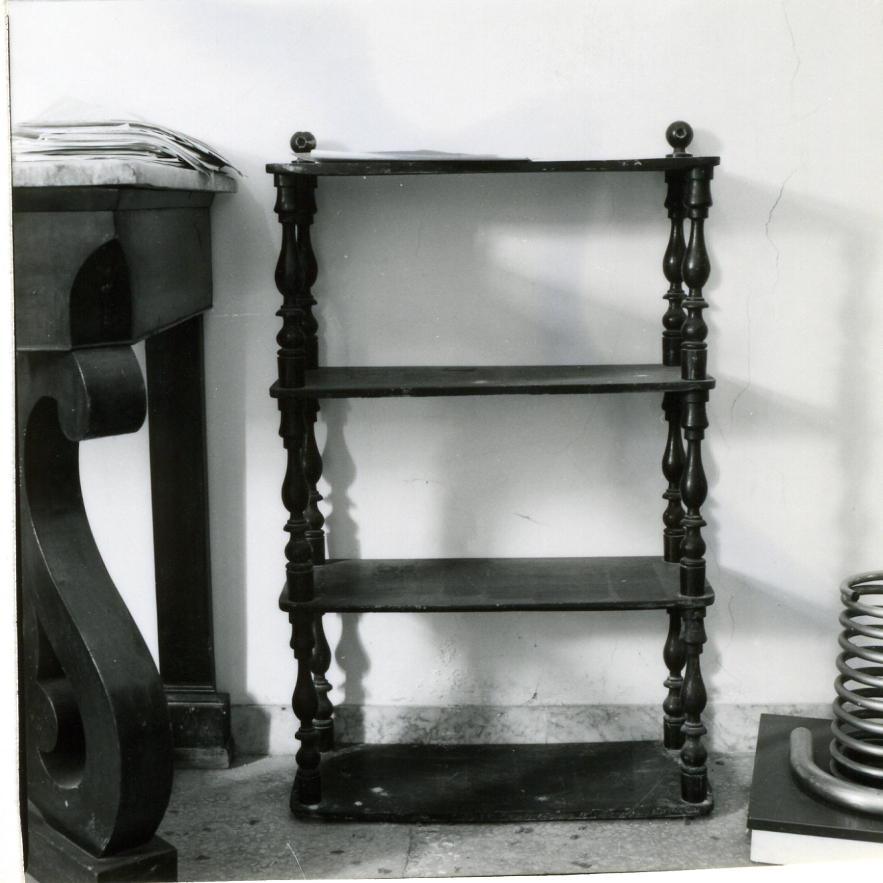 scaffalatura - bottega napoletana (fine sec. XIX)