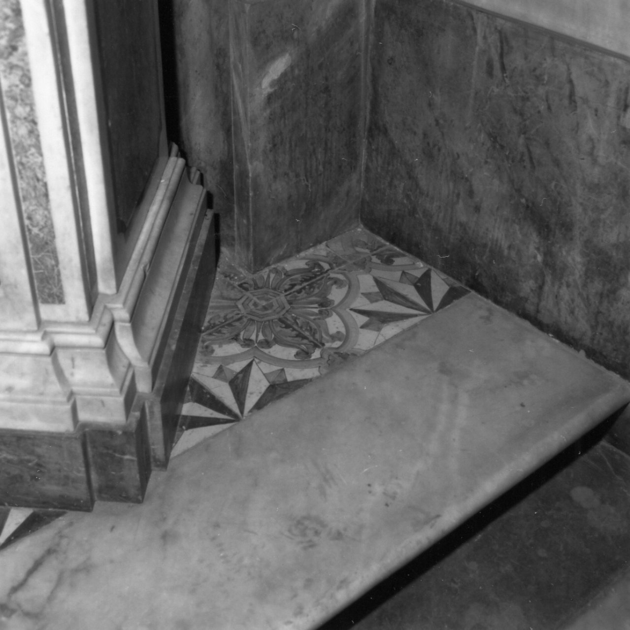 pavimento - bottega napoletana (prima metà sec. XVIII)