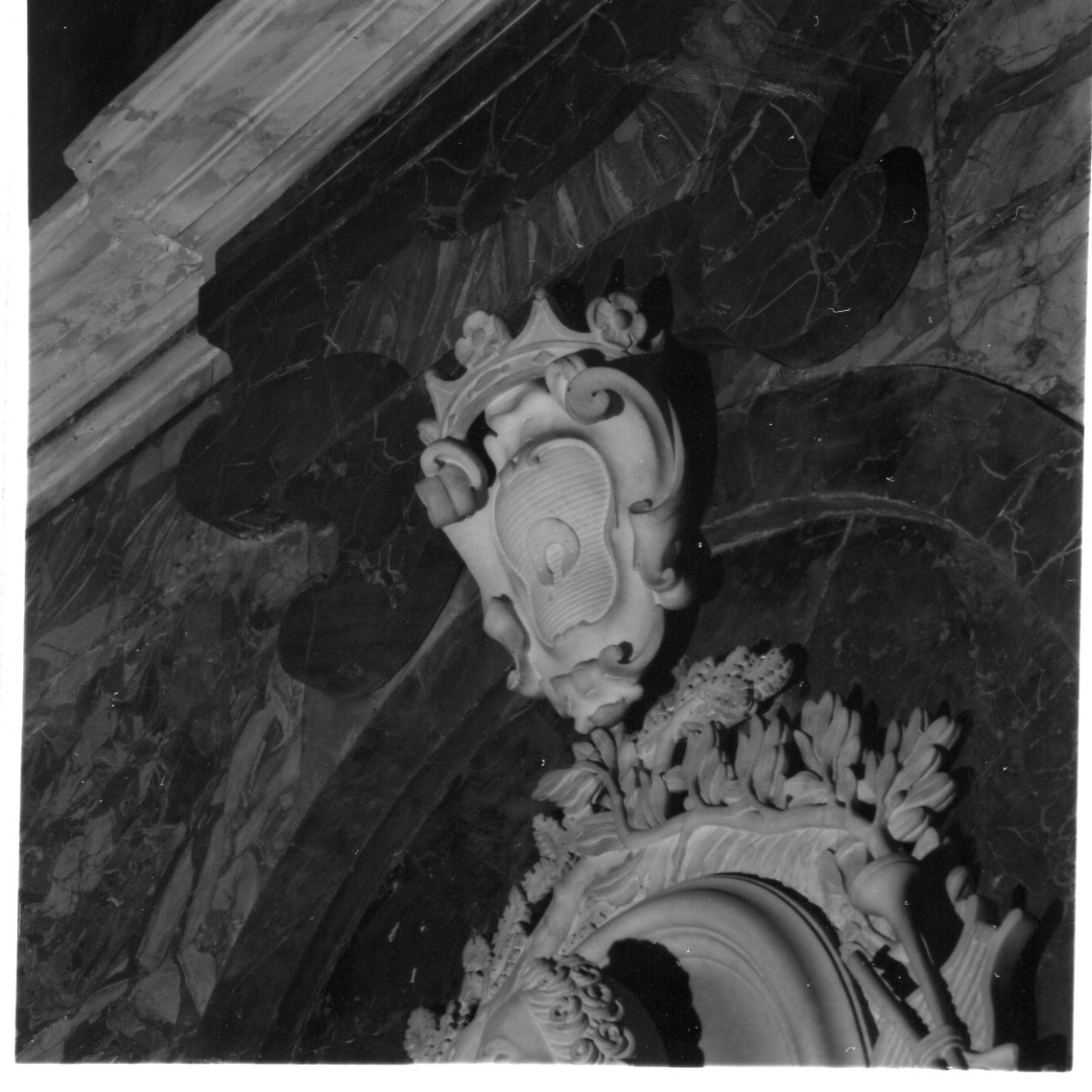 stemma (scultura) - bottega napoletana (terzo quarto sec. XVIII)