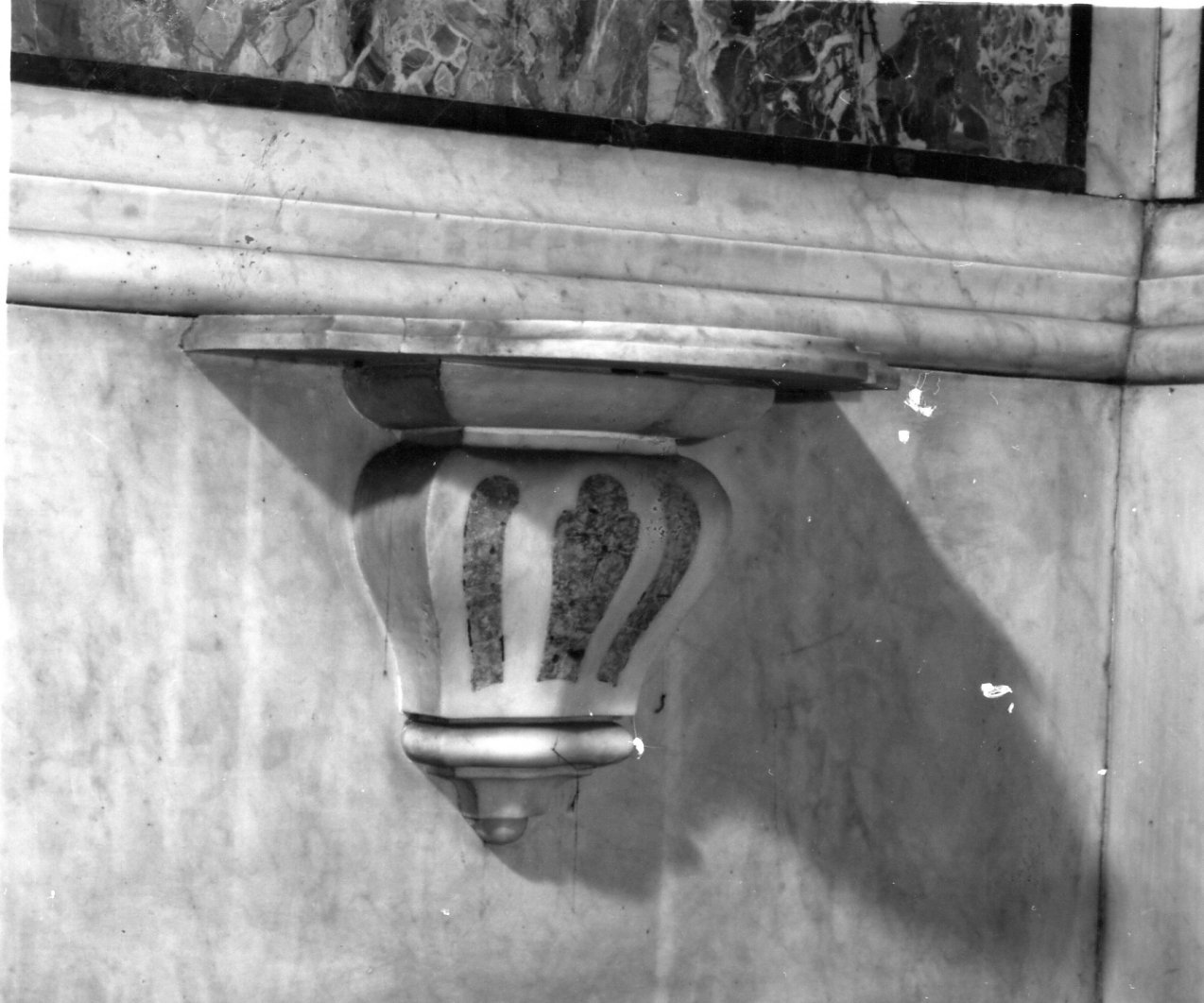 mensola, serie - bottega napoletana (metà sec. XVIII)