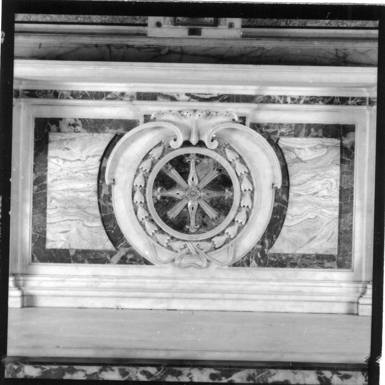 paliotto - bottega napoletana (metà sec. XVIII)