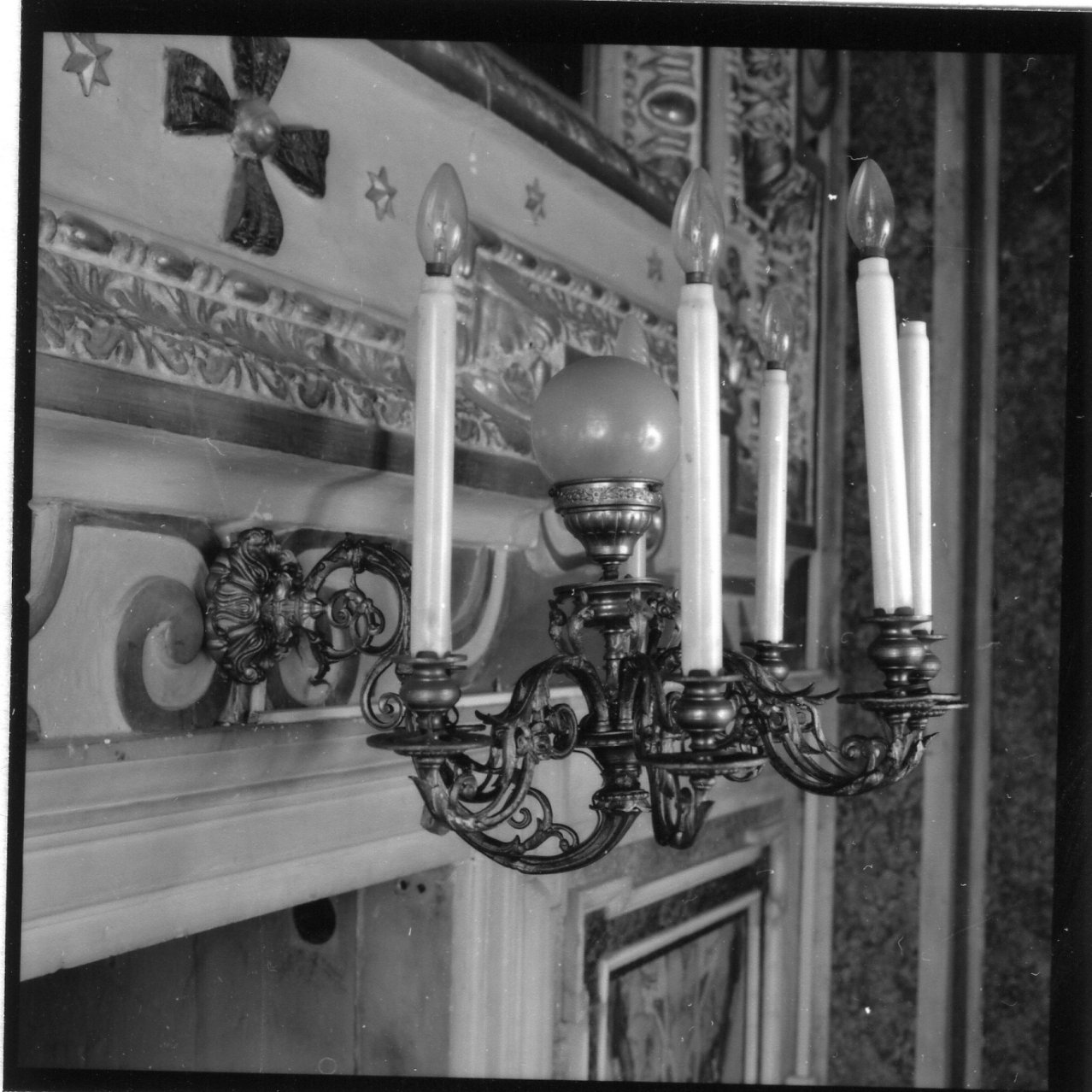 motivi decorativi vegetali (candeliere da parete, serie) - bottega napoletana (inizio sec. XX)