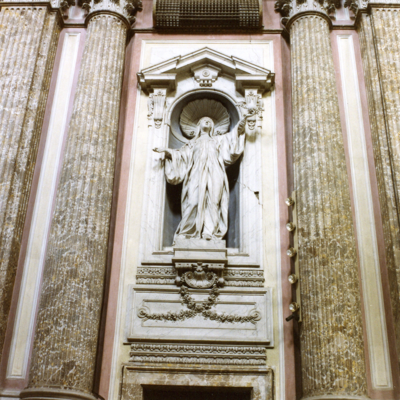Santa Scolastica (statua) di Vaccaro Domenico Antonio (scuola) (sec. XVIII)