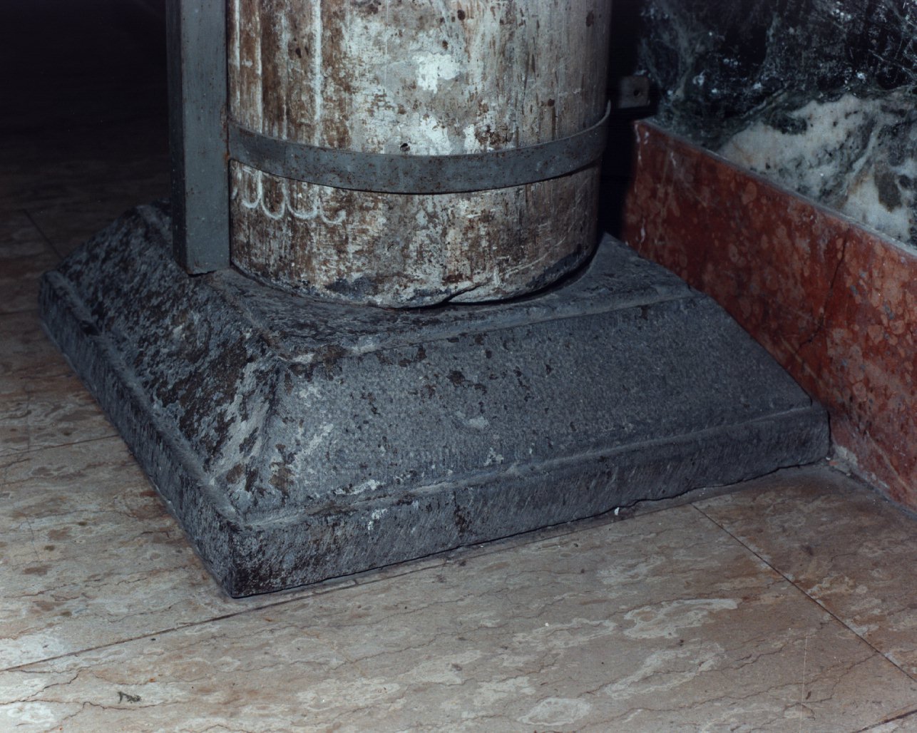 decorazione plastica, frammento - bottega napoletana (sec. XVI)