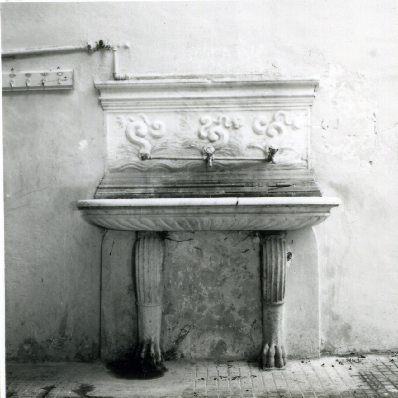 lavabo - bottega napoletana (fine sec. XVI)