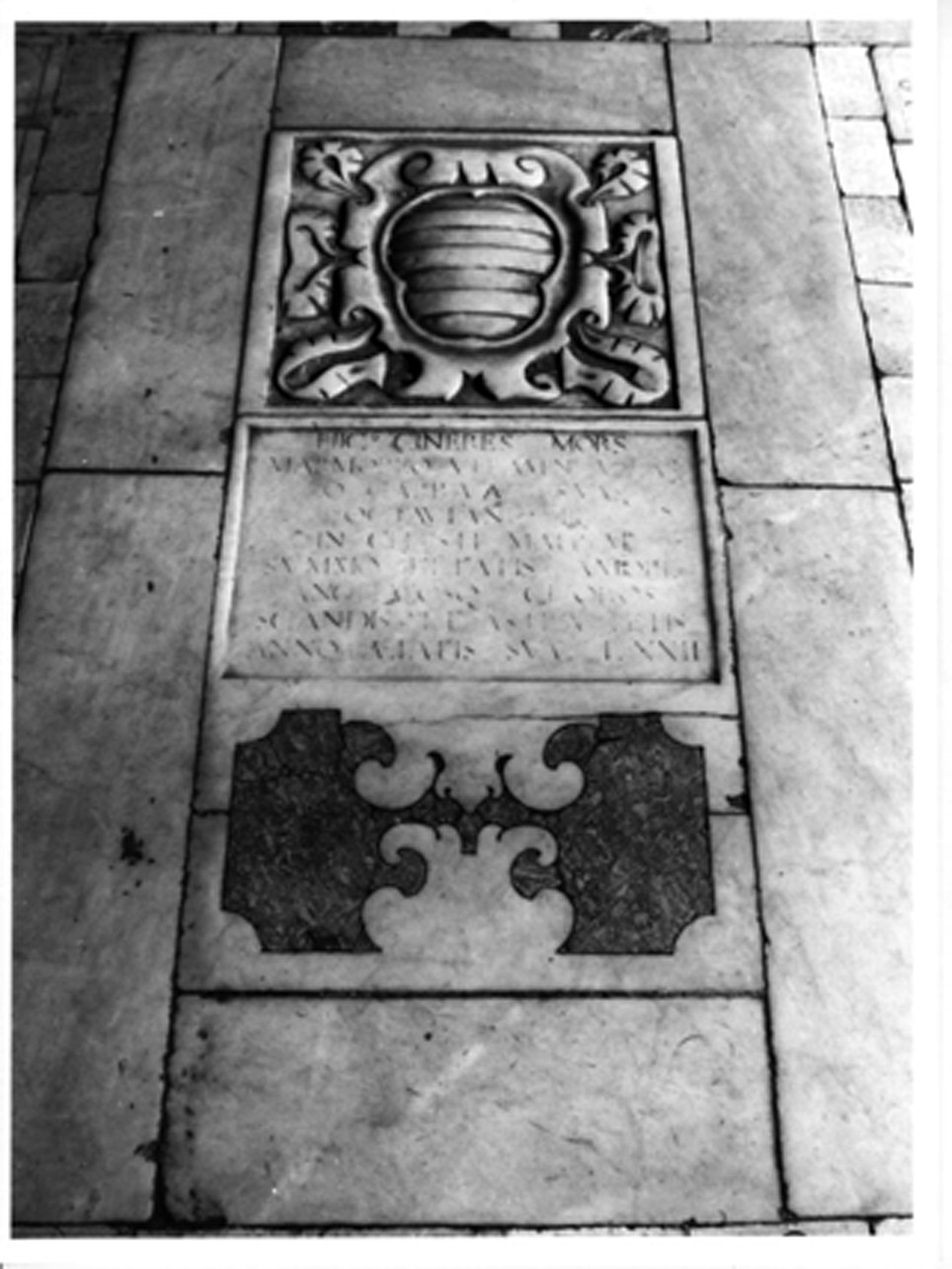 lastra tombale - bottega napoletana (metà sec. XVII)