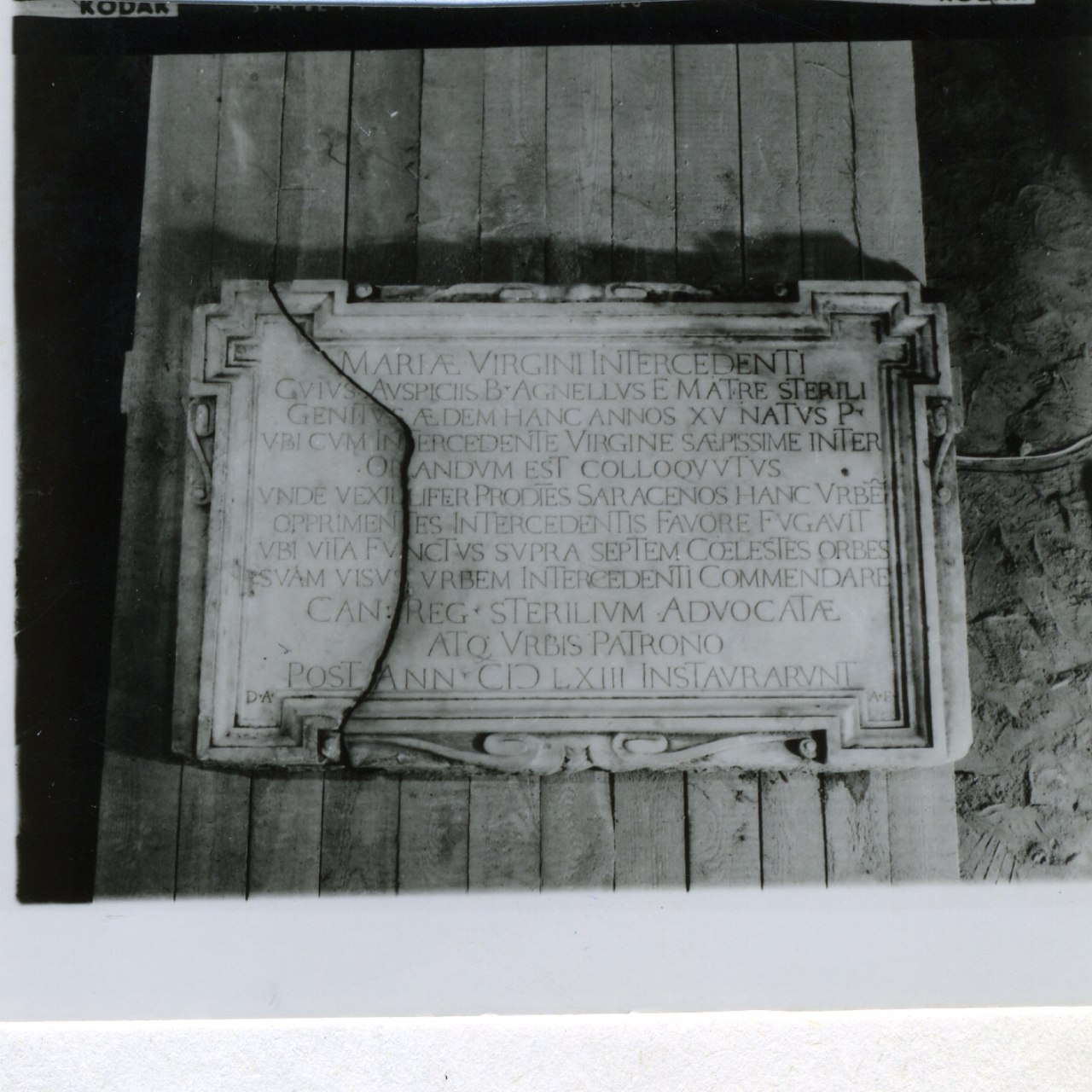 lapide celebrativa - bottega napoletana (prima metà sec. XVI)