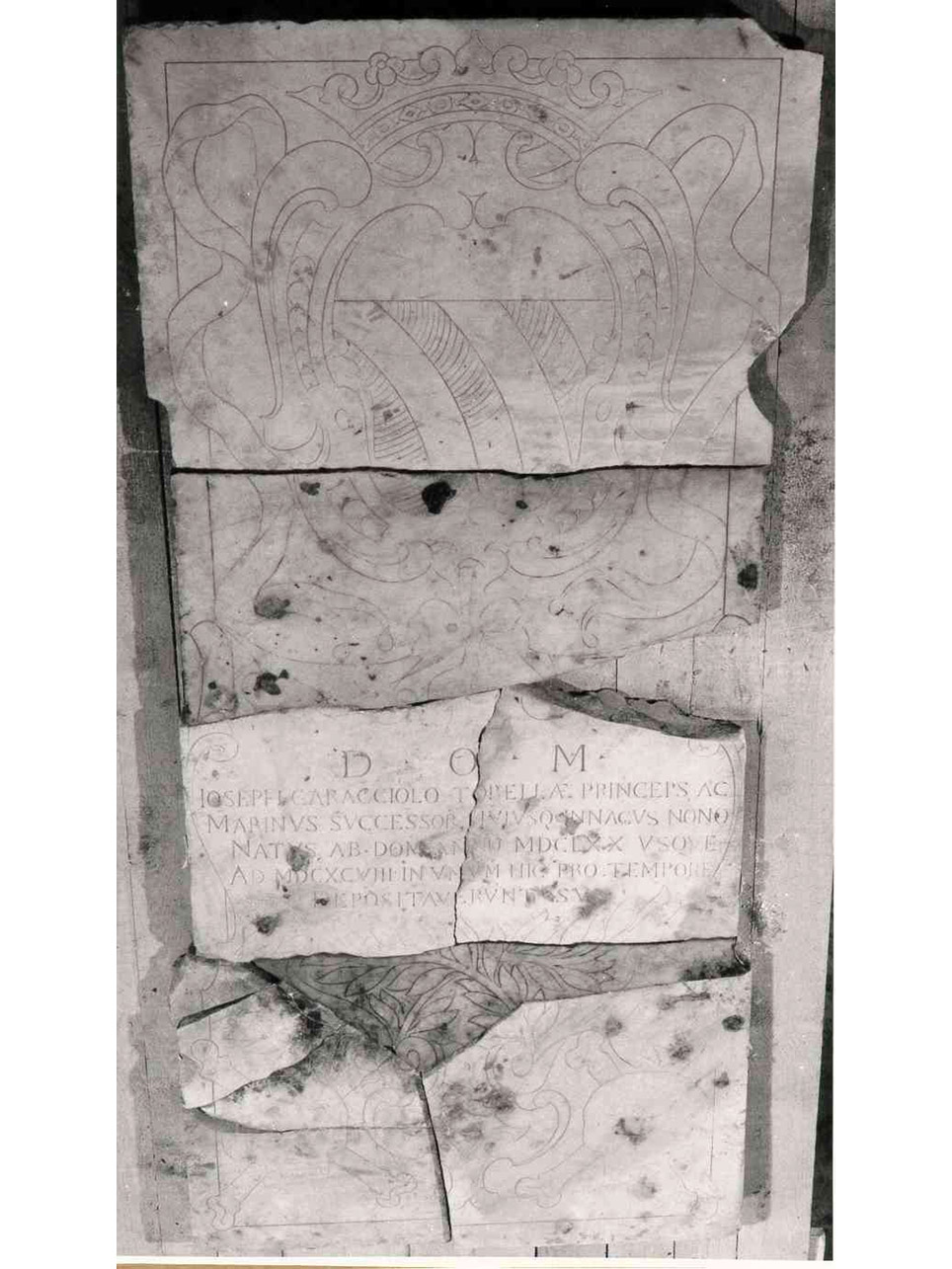 lastra tombale, frammento - bottega napoletana (sec. XVII)