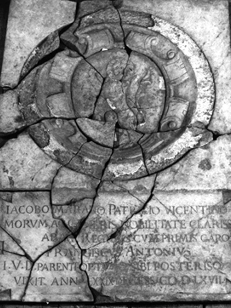 lastra tombale, frammento - bottega napoletana (sec. XVI)