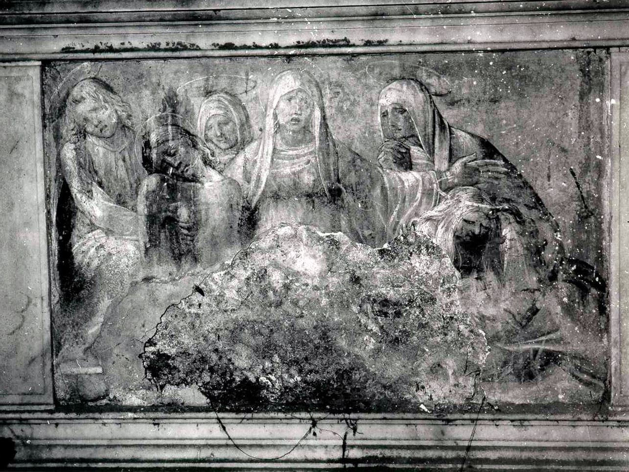 pietà (dipinto) di Sabatini Andrea detto Andrea da Salerno (cerchia) (sec. XVI)