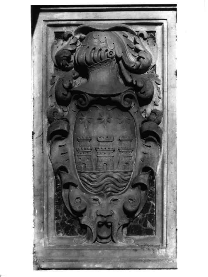 stemma gentilizio con cimiero (rilievo) - bottega napoletana (prima metà sec. XVII)