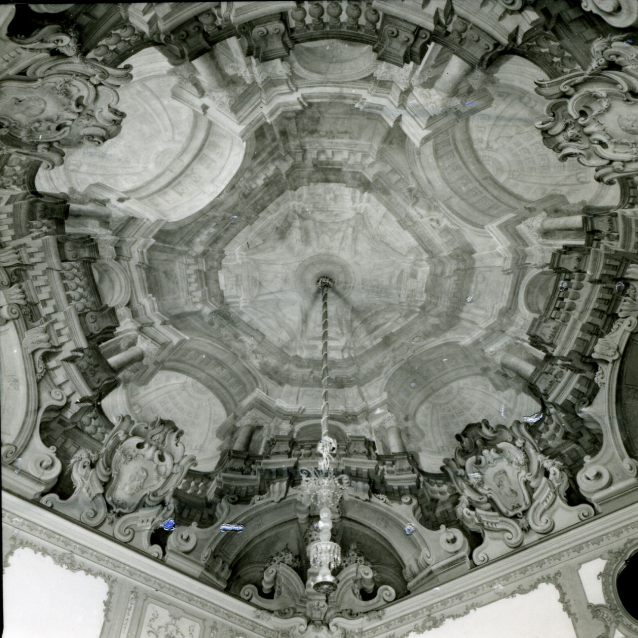 motivi decorativi con quadrature e stemmi gentilizi (dipinto) di Di Pascale Filippo (seconda metà sec. XVIII)