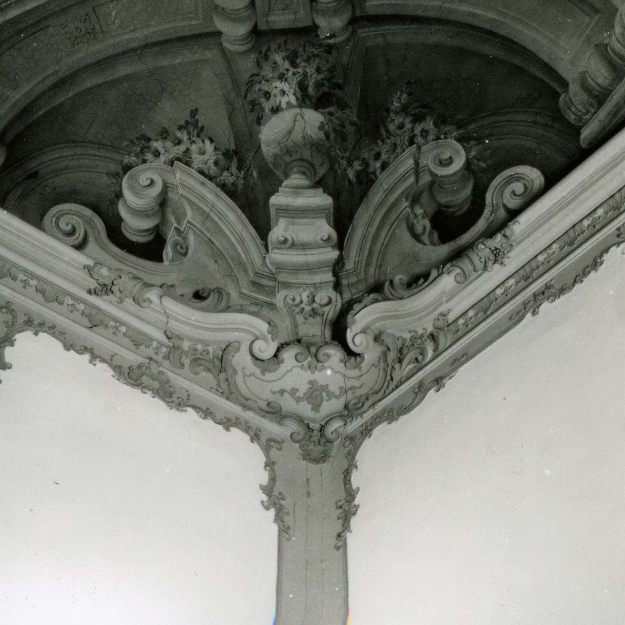 motivi decorativi floreali e geometrici (decorazione pittorica) - ambito napoletano (seconda metà sec. XVIII)