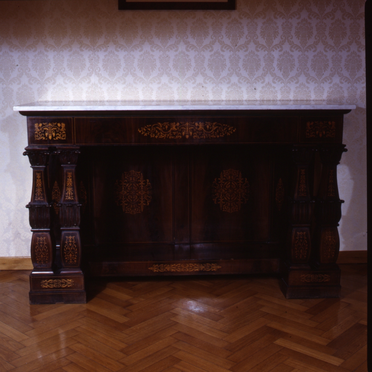 COMMODE - MANIFATTURA NAPOLETANA (Prima metà SEC. XIX)