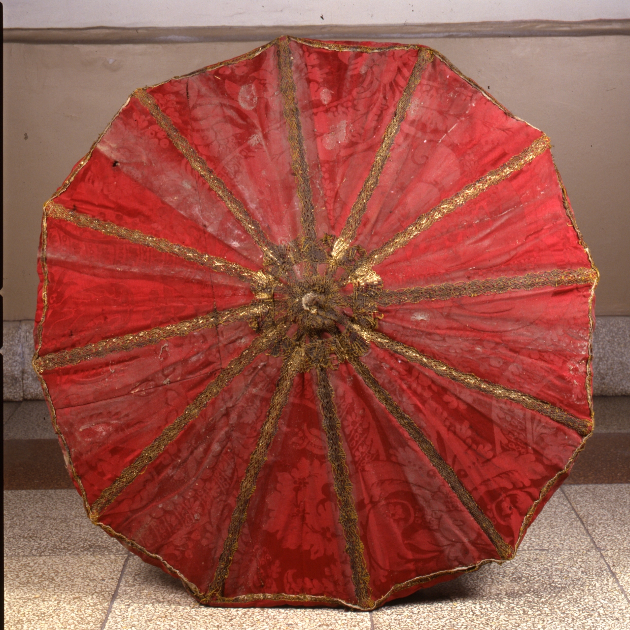 ombrellino processionale - manifattura napoletana (seconda metà sec. XIX)