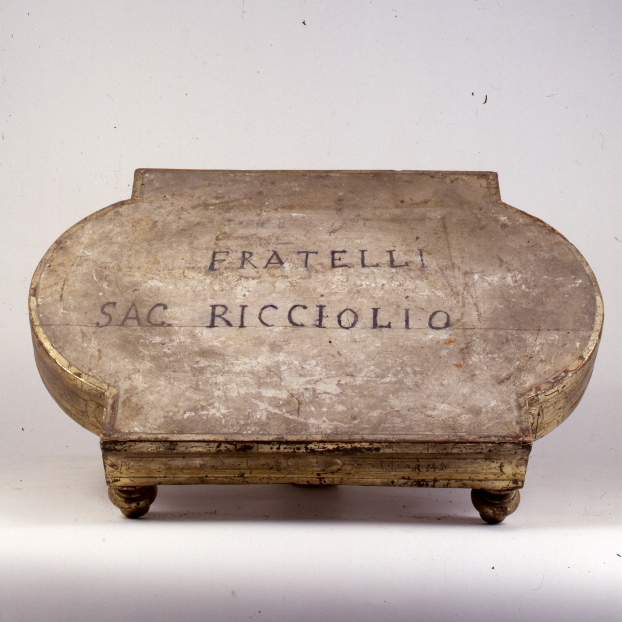 base - manifattura napoletana (seconda metà sec. XIX)