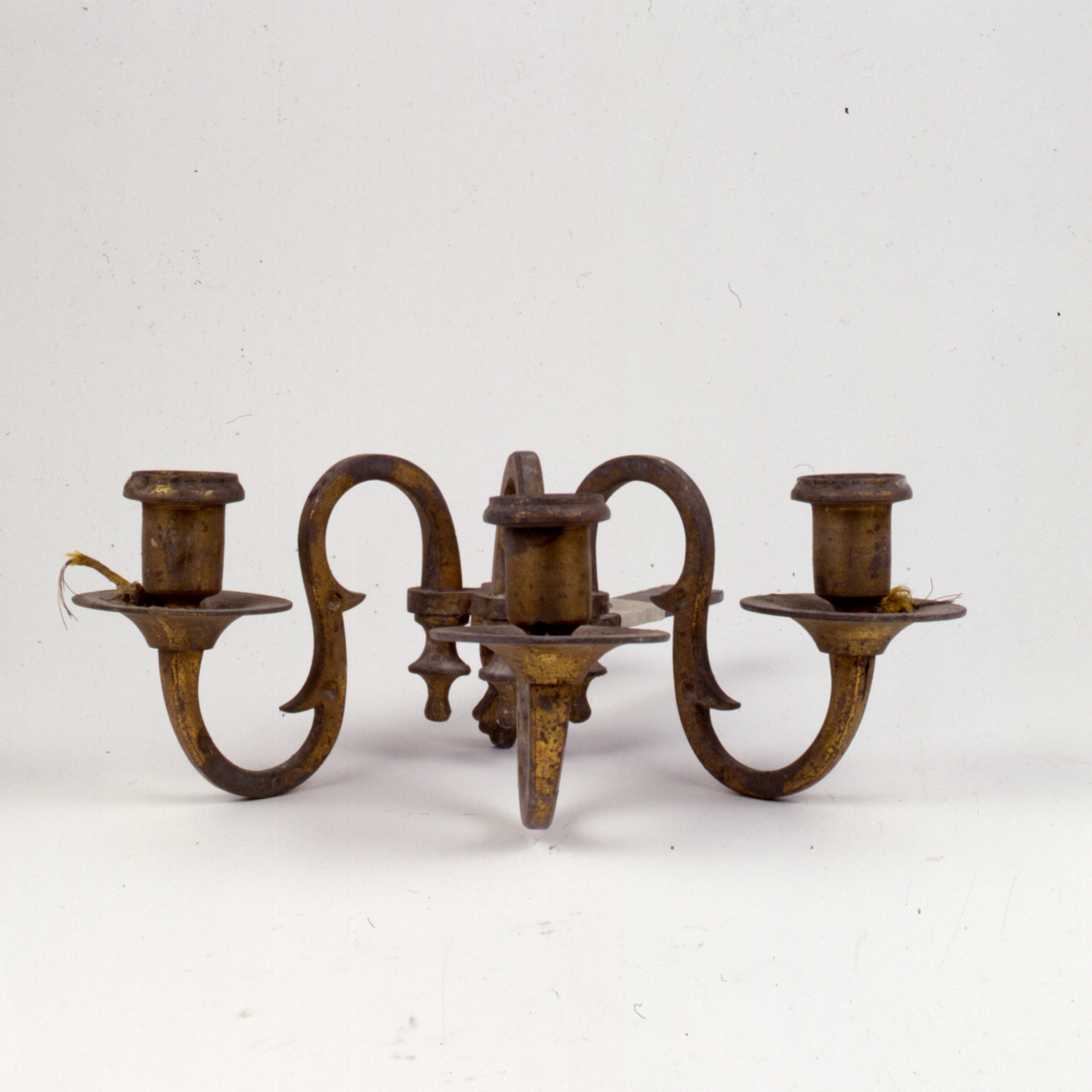 CANDELIERE DA PARETE - A TRE BRACCI, SERIE - MANIFATTURA NAPOLETANA (Seconda metà SEC. XIX)