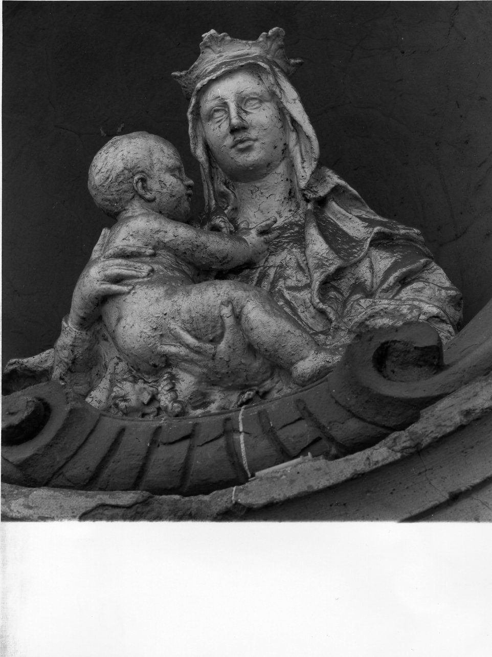 Madonna con Bambino (gruppo scultoreo) di Faiella Silvestro, Fanzago Cosimo (sec. XVII)