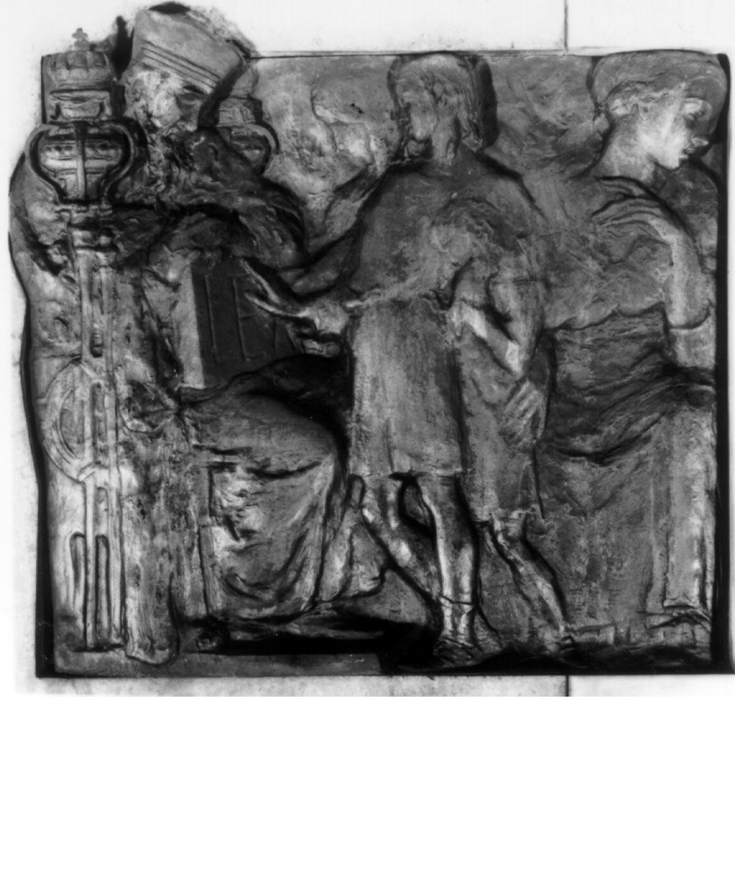 allegoria della Giustizia (rilievo, elemento d'insieme) di Uccella Raffaele (sec. XX)